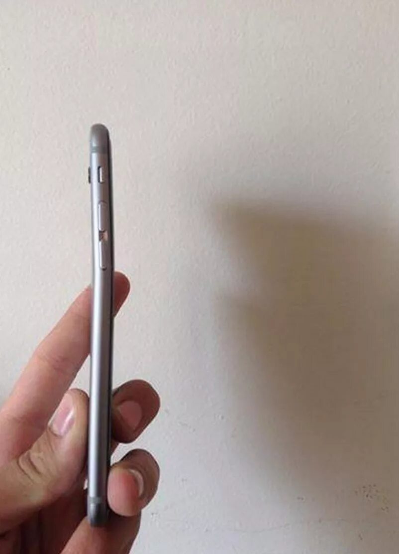 Погнутый. Iphone 6 plus гнется. Айфон 6 гнется. Iphone 6 plus погнулся. Корпус смартфона.
