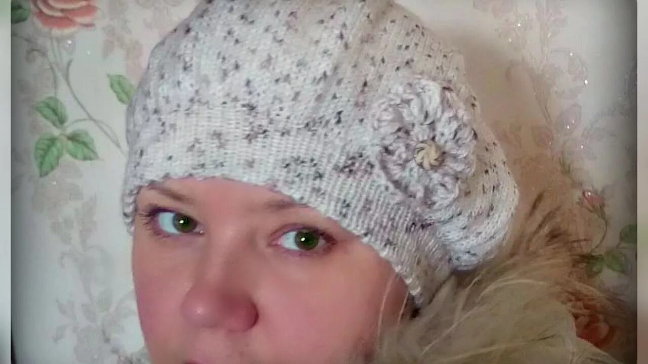 Вяжем шапку спицами вместе