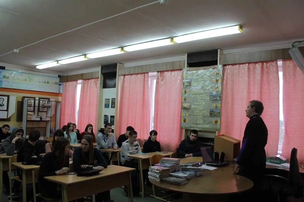 Удомельский суд. Удомельский городской суд Тверской области. Фото беседа со студентами колледжа об экскурсии.