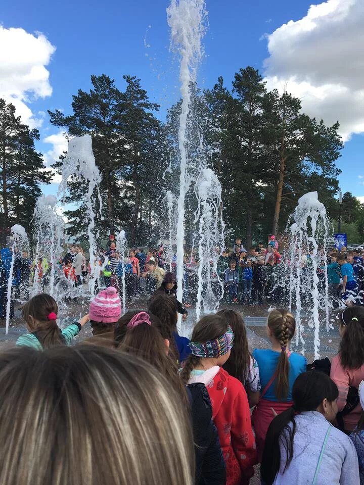 Погода в белореченском усольский. Посёлок Белореченский Усольский район. Площадь Белореченский Усольского района. У фонтана Усолье-Сибирское. РП Белореченский Усольский район.