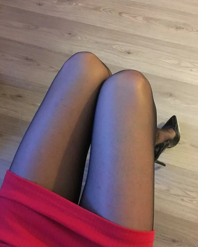 Женские ножки. Женские ножки в черных колготках. Валентина колесникова ноги. Ноги девушек в колготках. Виктория кассель pantyhose.