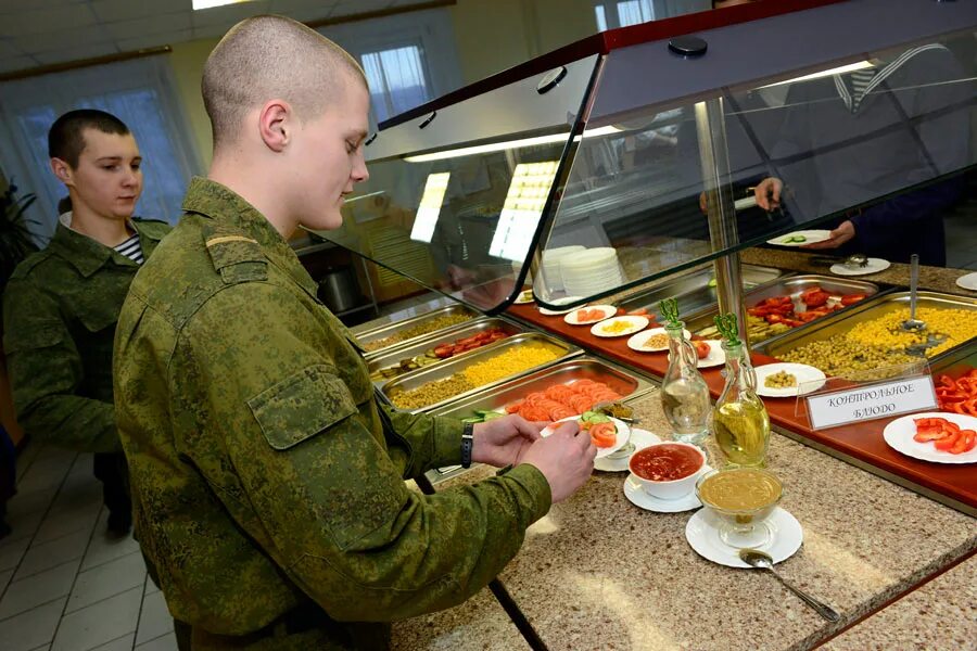столовая в армии россии 2020. армия солдатская столовая. прием пищи военнослужащих. солдатская столовая российской армии. прием пищи военнослужащих.