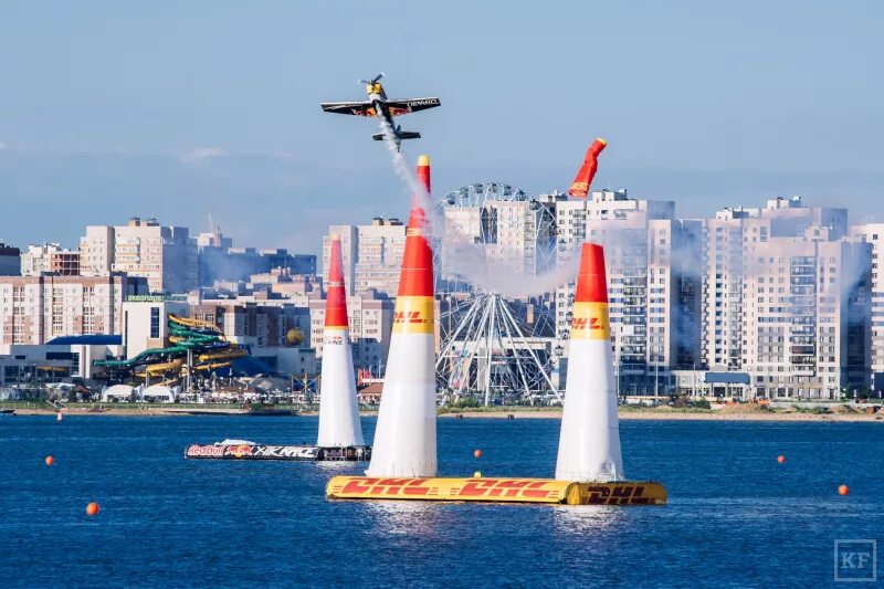 Ред булл air race. Air race 6. Гоночный самолёт red bull. Гоночный самолёт red bull. Трюковой самолет ред булл.