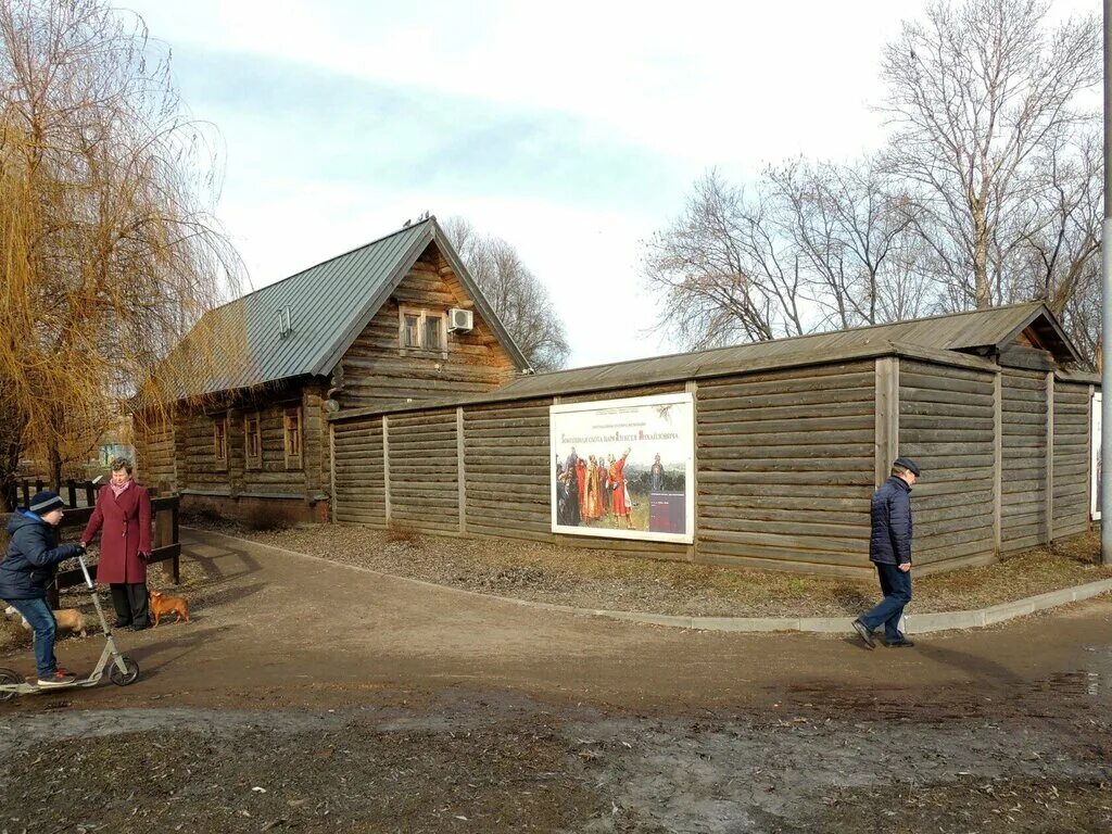 коломенское экскурсии по соколиному двору. коломенское парк соколиный домик. соколиный двор коломенское обзорная площадка. парк коломенское соколиный дворик. соколиный двор парк коломенское филин.