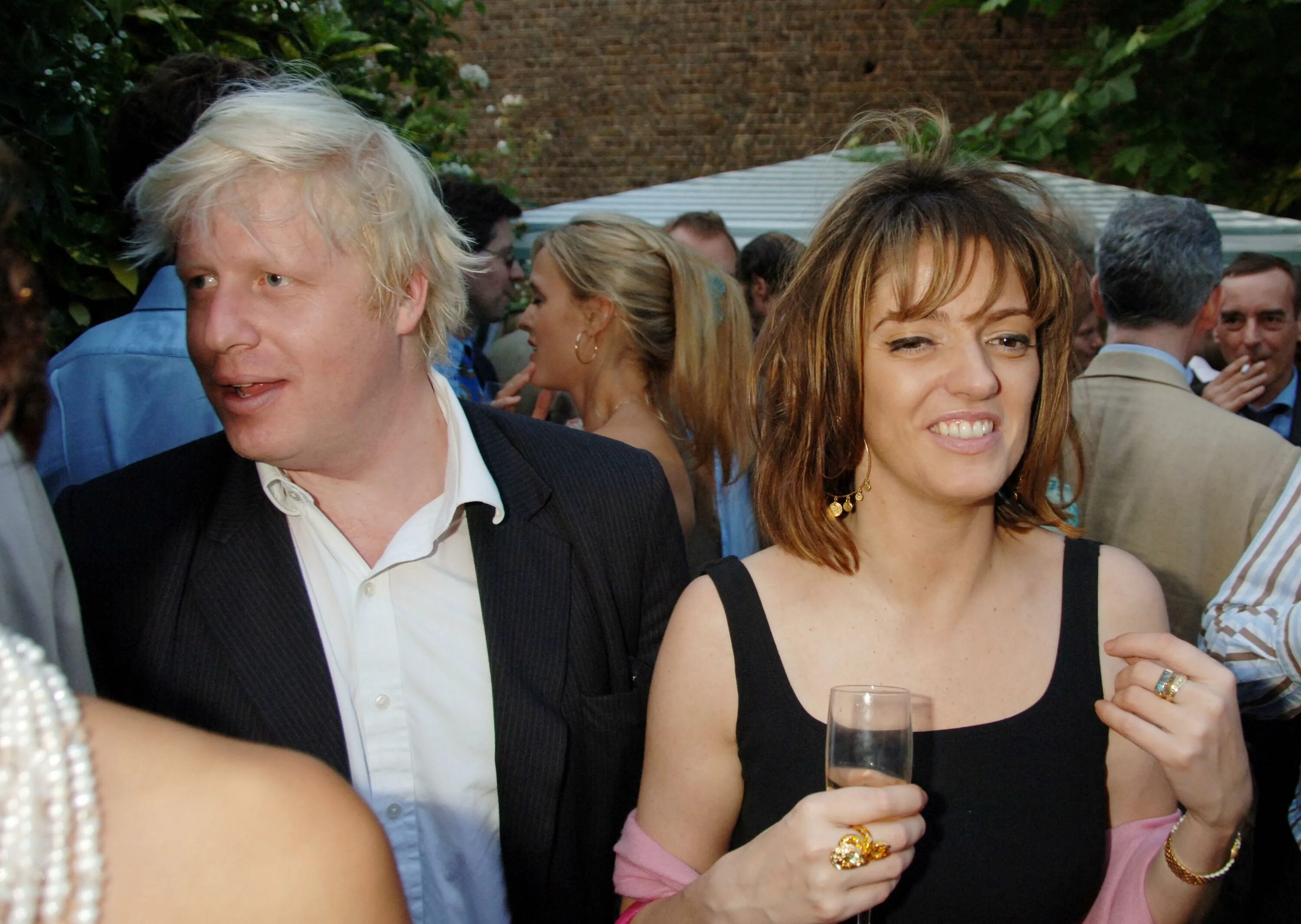 Boris and Carrie Johnson announce birth of a girl - BBC News