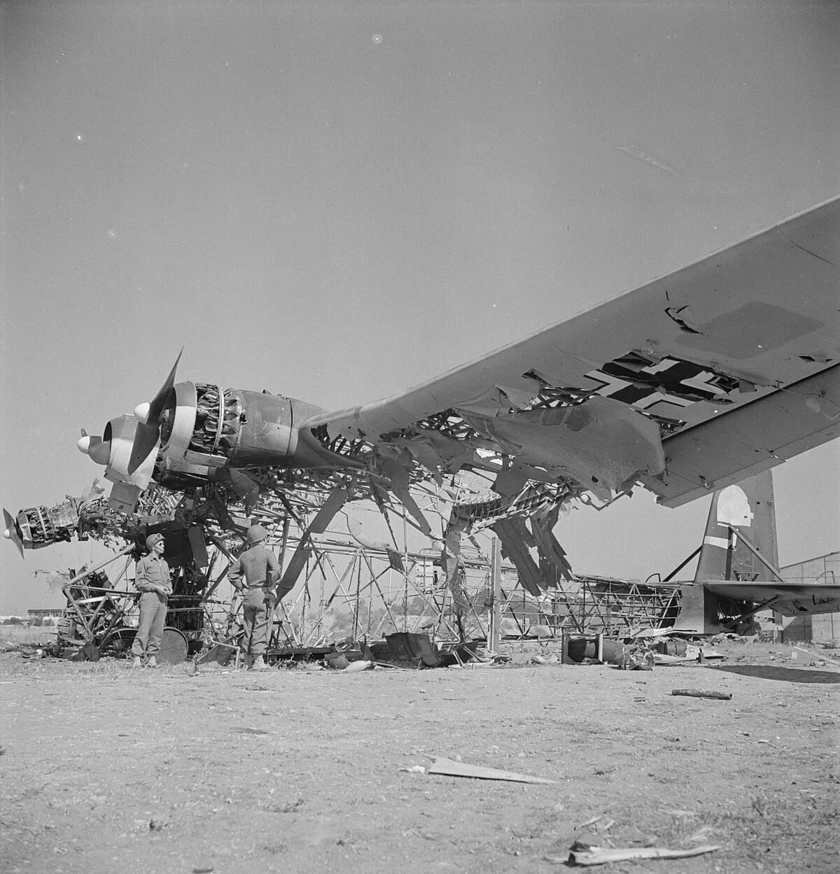 Messerschmitt gigant. Messerschmitt me.323 gigant самолет. мессершмитт me 323 gigant. мессершмитт me.323 «гигант». me323.