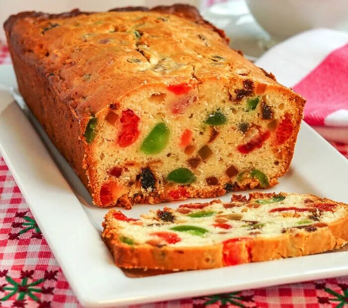 Кекс с изюмом и цукатами. Рождественский английский кекс фруткейк. фруктовый кекс (fruitcake). кекс с цукатами. кекс с цукатами и орехами.