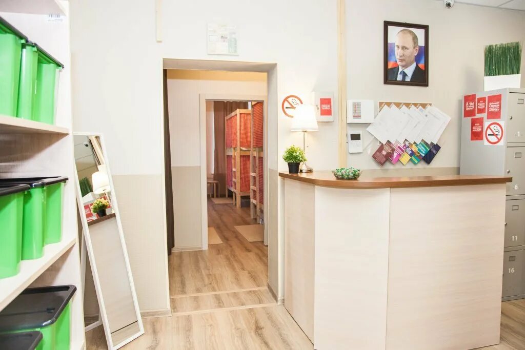 Работа в хостеле. Хостел кристалл москва юго-западная. Стильные хостелы. Шкаф для хостела. Хостел общежитие.