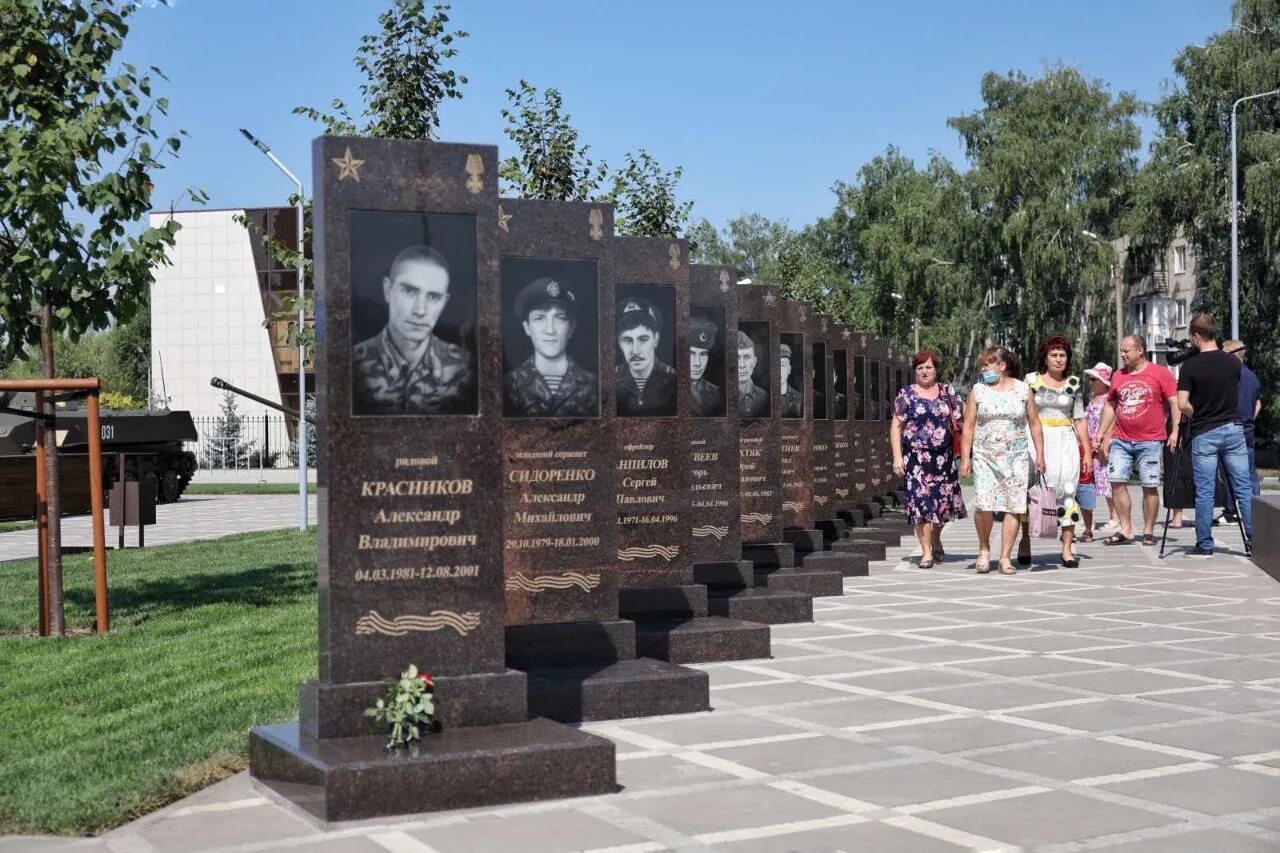 Шебекино события. Сквер айсберг шебекино. шебекино военно-патриотический сквер айсберг. сквер вдв шебекино. шебекино аллея героев.