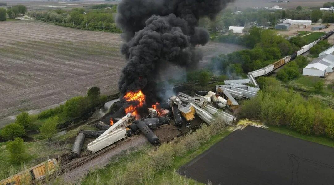 Крушение в феврале. Железнодорожная авария. Железнодорожные катастрофы. Крушение поезда с химикатами.