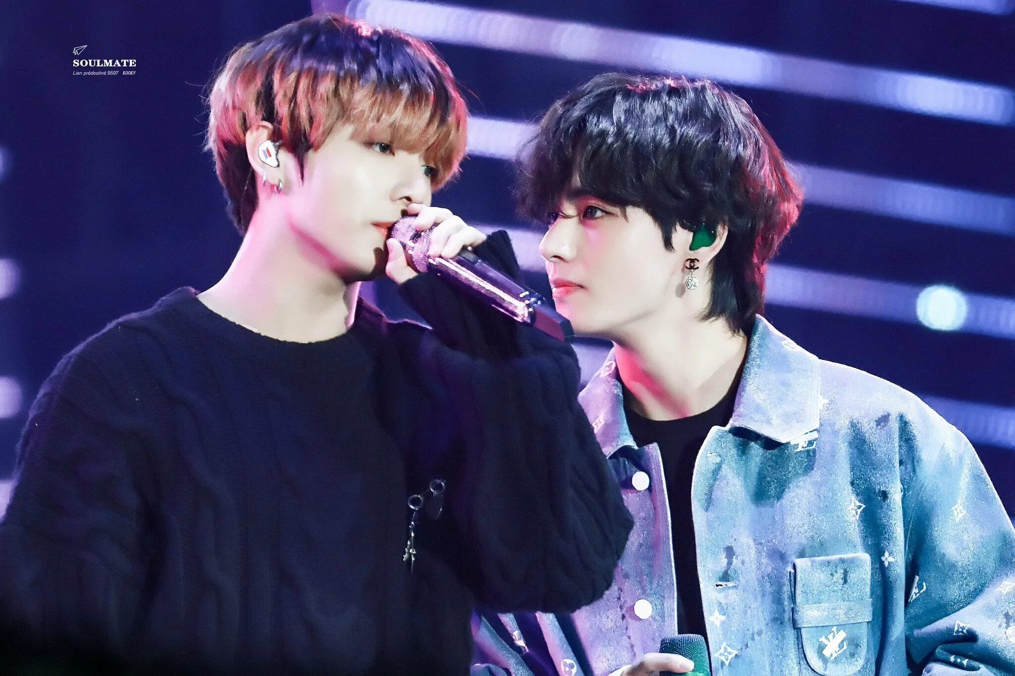 Тэхен Чонгук Чимин 2022. BTS taekook. БТС 2019 Чонгук и Тэхен. Тэхен на концерте чонгука