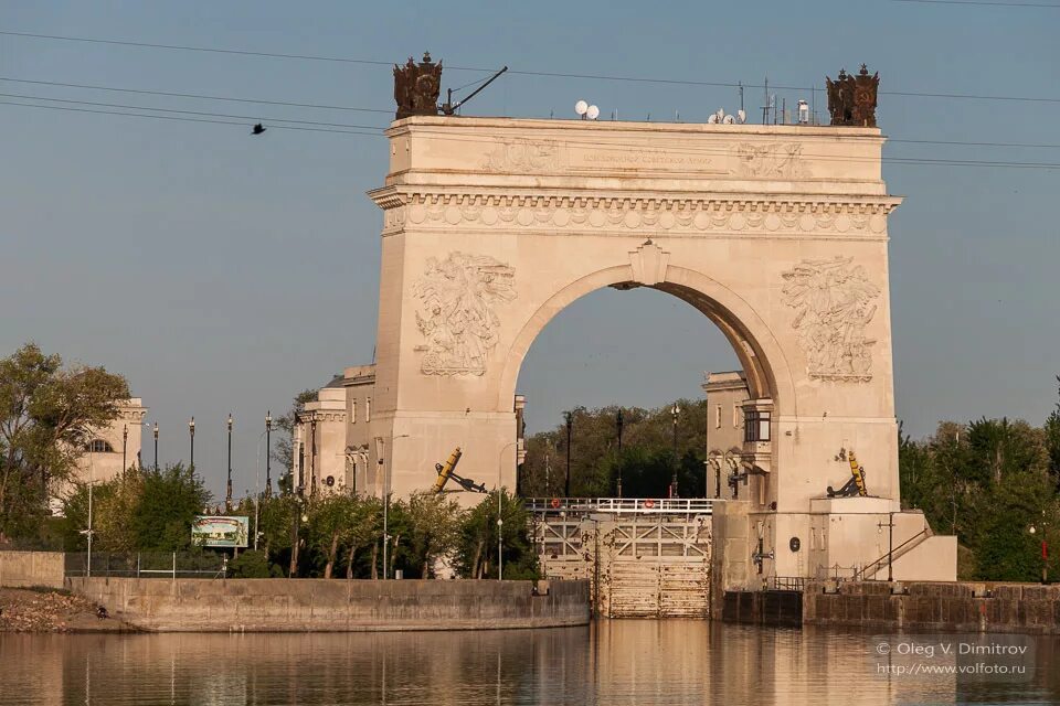 Поселок октябрьский волгоградская область калачевский. Арка 13 шлюза Волго-Донского канала. Шлюз № 13 Волго-Донского судоходного канала. Волго-Донской канал Волгоградская область Калачевский район. Арка Волго-Донского канала Волгоград.