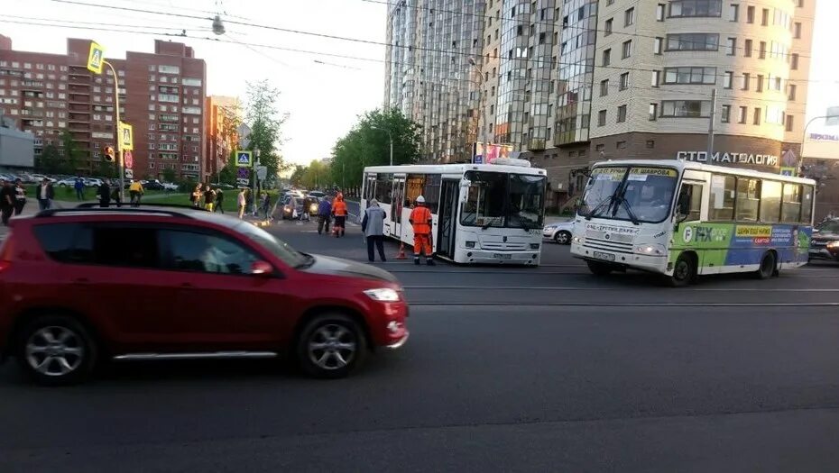 В дтп с автобусом на ленинском проспекте в петербурге. Дтп с автобусом в санкт петербурге. Пострадавшие автобус спб. Пострадавшие автобус спб. Очень опасные аварии в мире в санкт петербурге.