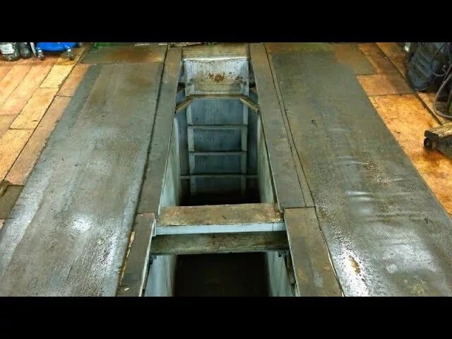 Метал яма. Кессон для смотровой ямы. кессон для смотровой ямы в гараже. металлическая смотровая яма. металл для смотровой ямы.