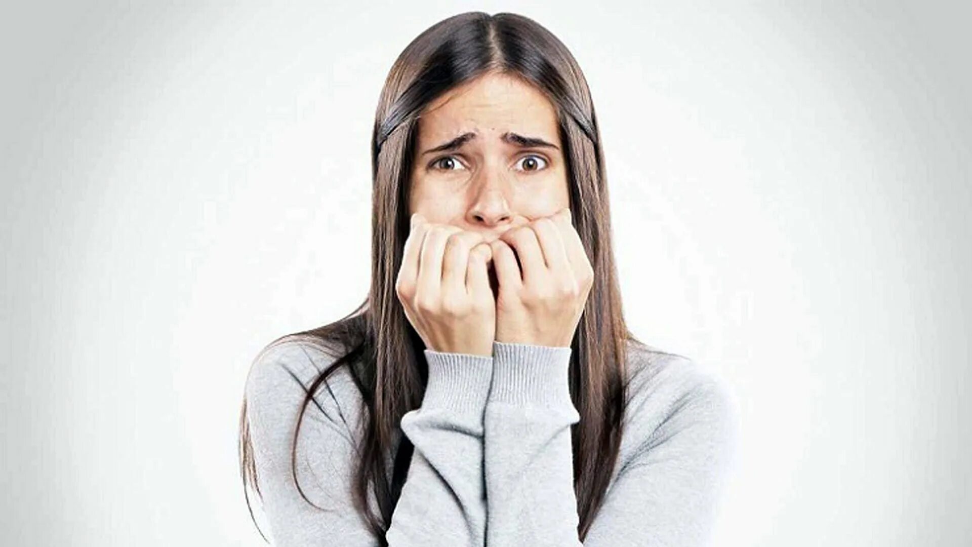 Девушка волнуется. Женщина в панике. Страх эмоция. Волнение отзывы. Волнение отзывы.