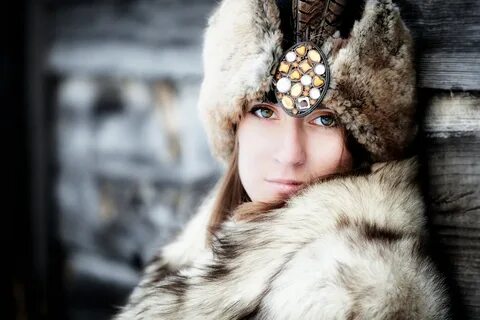 Выпутавшееся из густого меха зимы солнце поднявшись