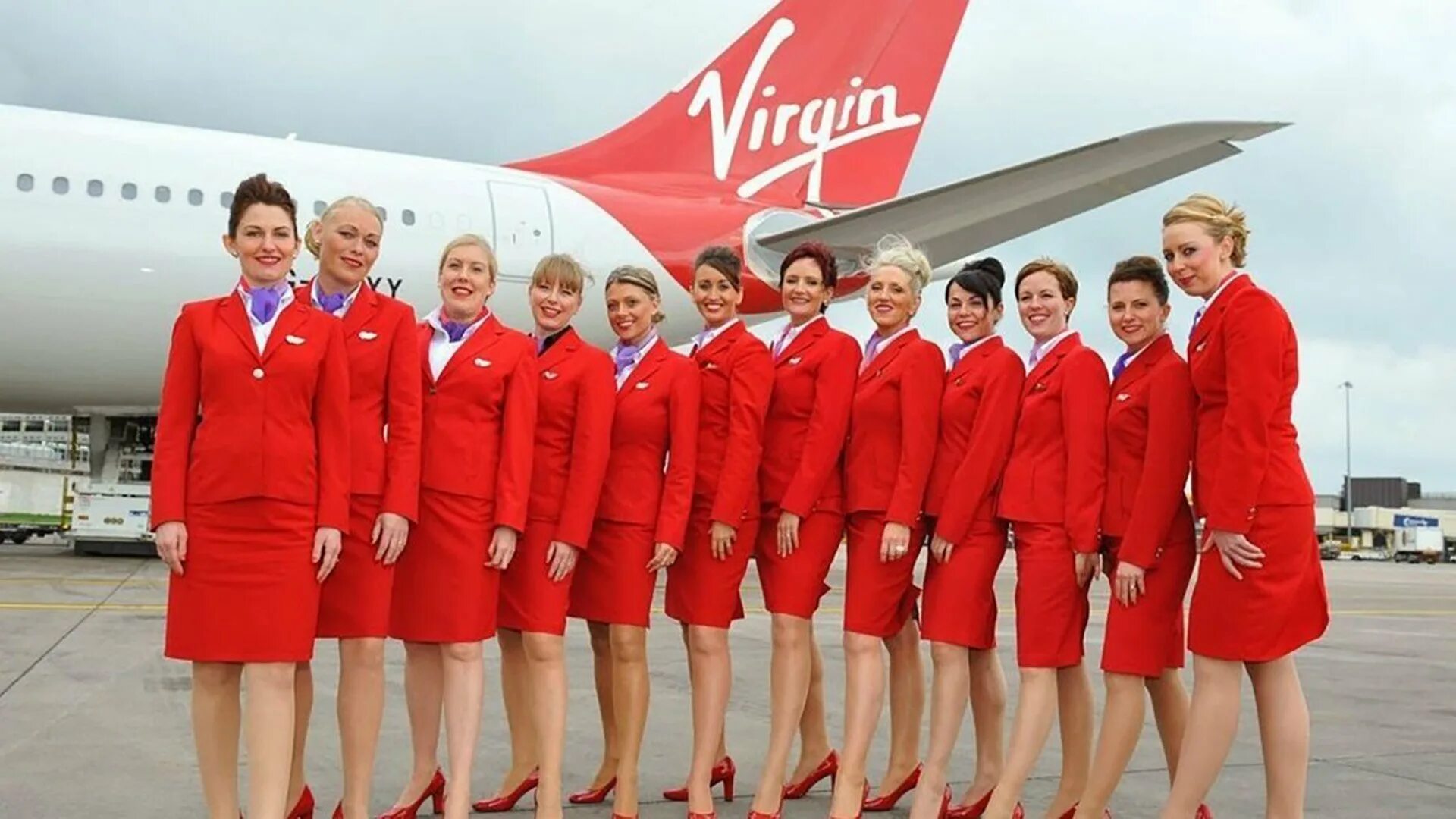 Форма бортпроводников Virgin Atlantic. Верджин Эрлайнз. Стюардессы Вирджин Атлантик. Virgin Atlantic Airways стюардессы. Virgin atlantic