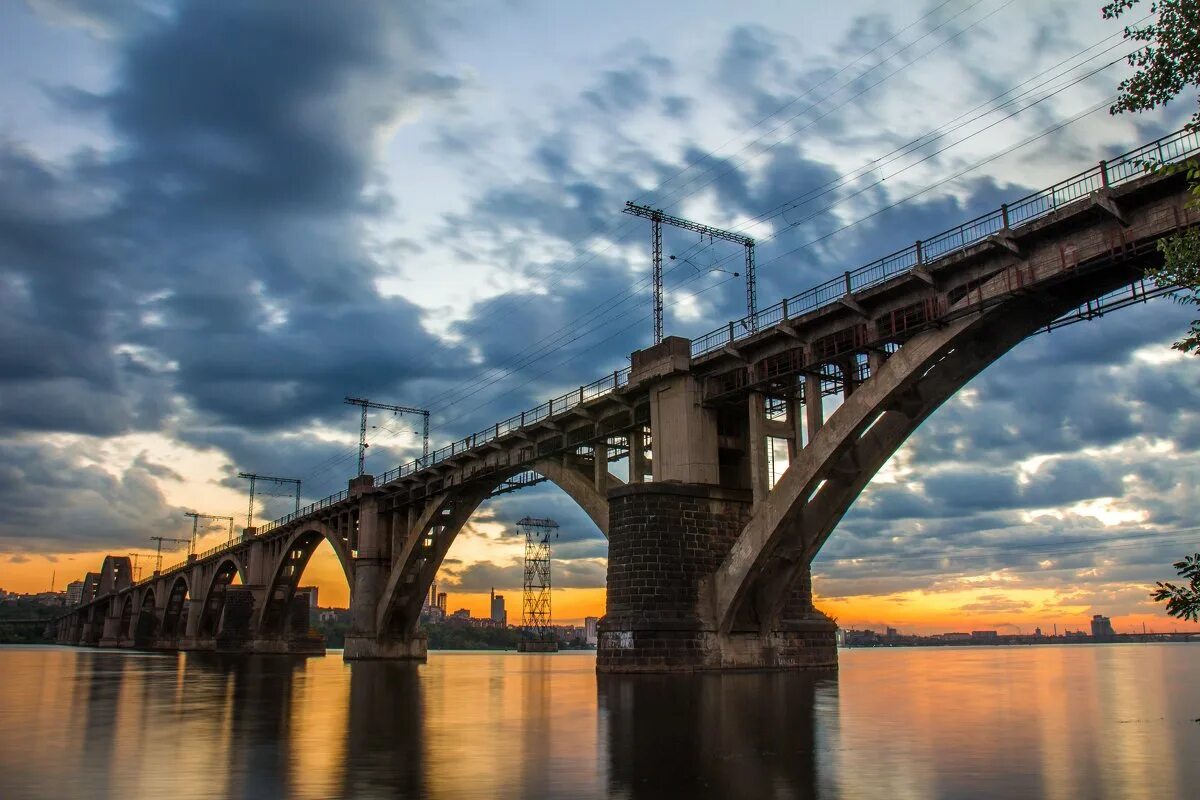 Почему мосты через днепр. Мерефо-херсонский мост днепр. мерефо-херсонский железнодорожный мост. днепр город мерефо-херсонский мост. днепр кайдакский мост через днепр.