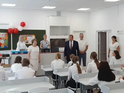Школы волгограда имени