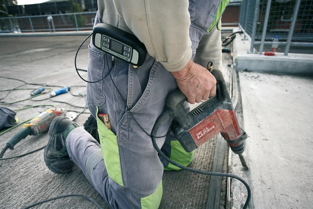производственный шум. шум и вибрация фото. опасное производство. работа на производстве. рабочие шумы.