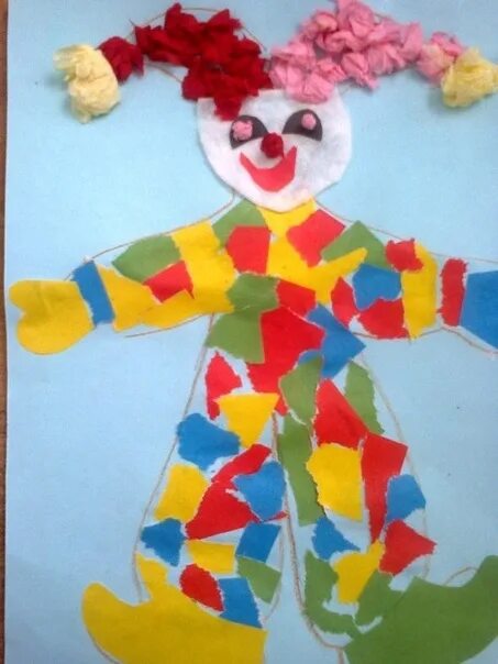 Аппликация клоун в подготовительной. Аппликация клоун из цветной. Клоун аппликация для детей. Веселый петрушка аппликация в старшей группе. Поделка клоун из цветной бумаги.