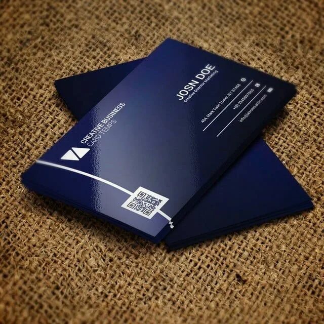 Синяя визитка. Стильная синяя визитка. Визитки в синих тонах. Дизайнерские визитки синие. Черно синие визитки.