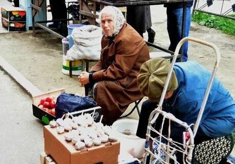 На рынке старуха старика продавала