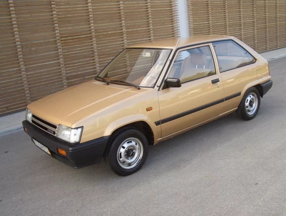 Королла 2 поколение. Toyota Corolla 2 1984. Toyota Corolla 2 1982. Toyota Corolla 2 1985. Toyota Corolla 2 1983 HB.