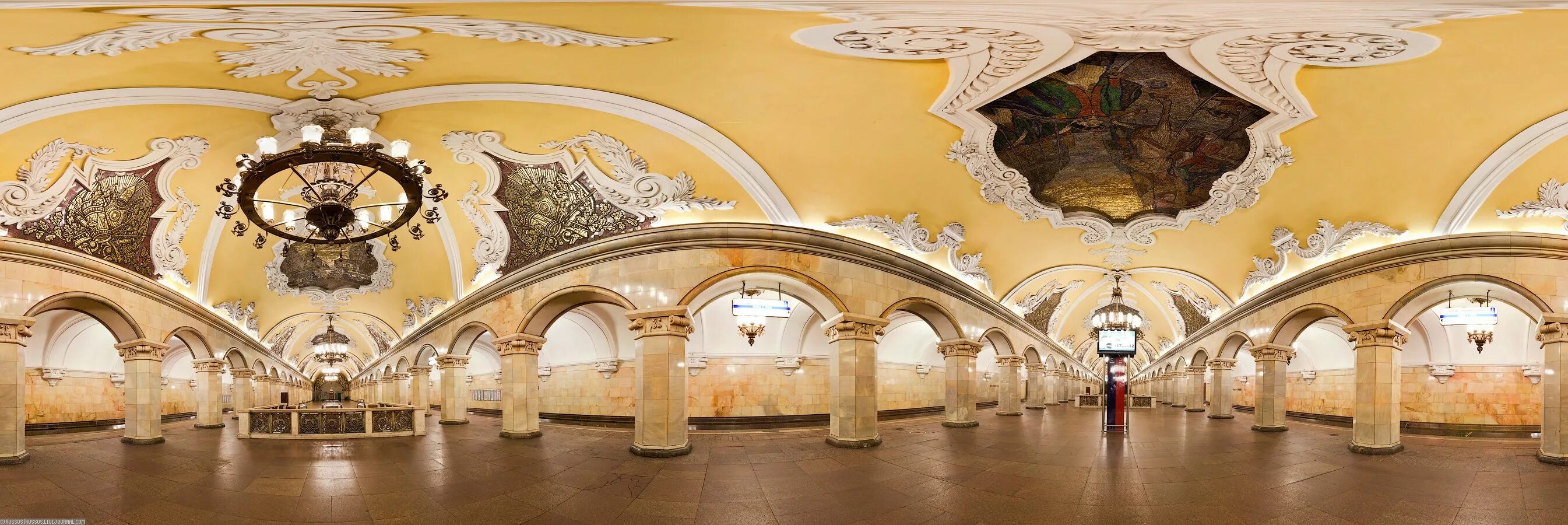 Комсомольская радиальная станция метро москва. Станция комсомольская москва. Районы москвы метро комсомольская. Комсомольская (станция метро, кольцевая линия). Районы москвы метро комсомольская.