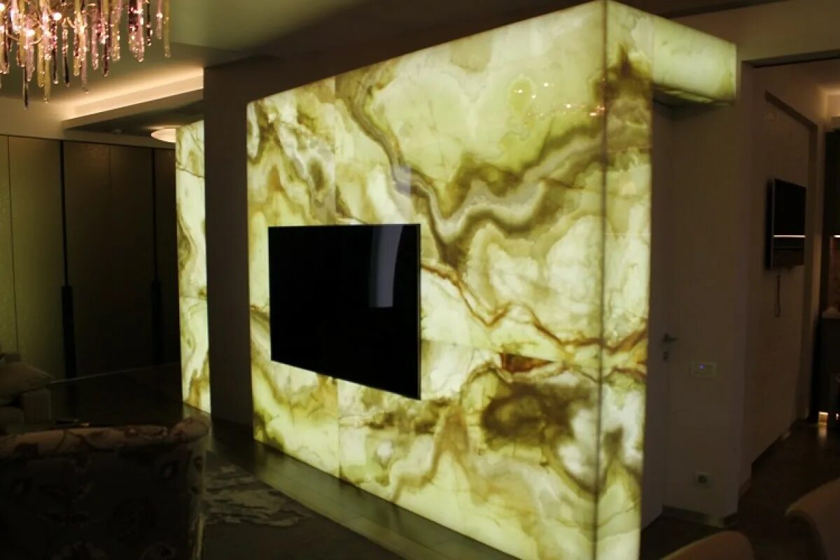 Свечение мрамора. Колонны из оникса. Каменный шпон оникс с подсветкой. Каменный шпон оникс с подсветкой. Мрамор оникс.