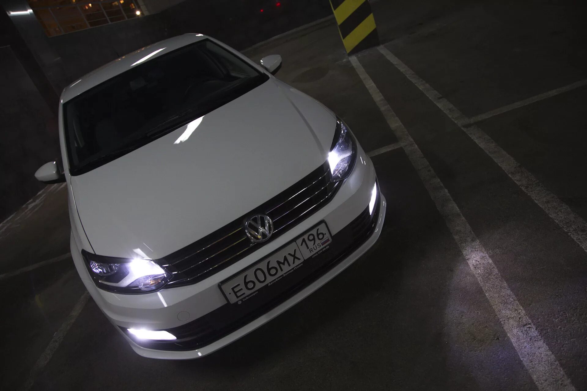 Дхо поло 2018. ДХО поло седан 2019. Фары VW Polo 2019 led. Лампы ДХО поло седан. 2 Лампы в ДХО VW Polo.