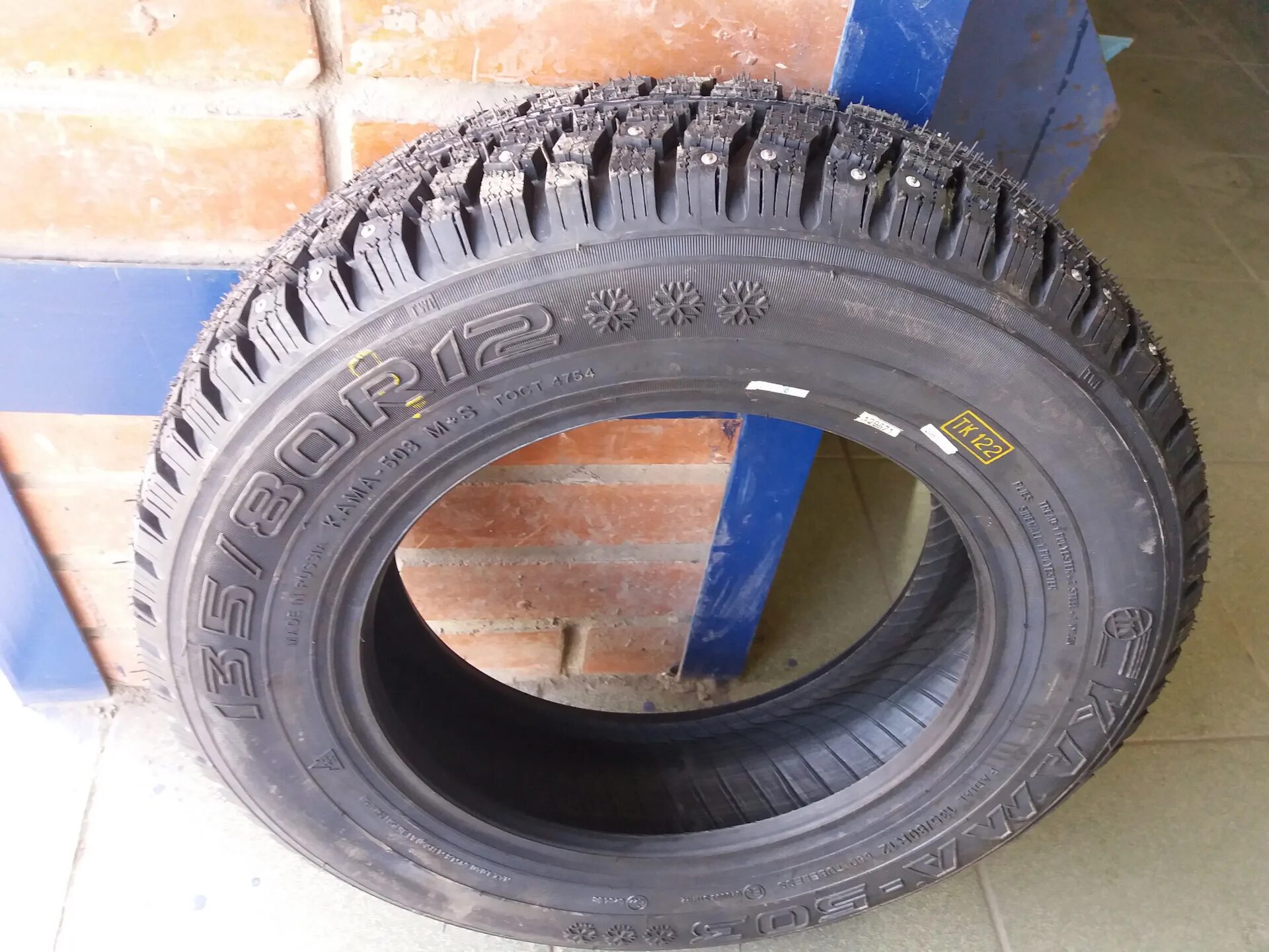 Шина r12 зимняя. Автошина 135/80-12 кама-503 68q шип. Шины 135/80 r12. Кама-503 135/80 r12. Шина r12 зимняя.