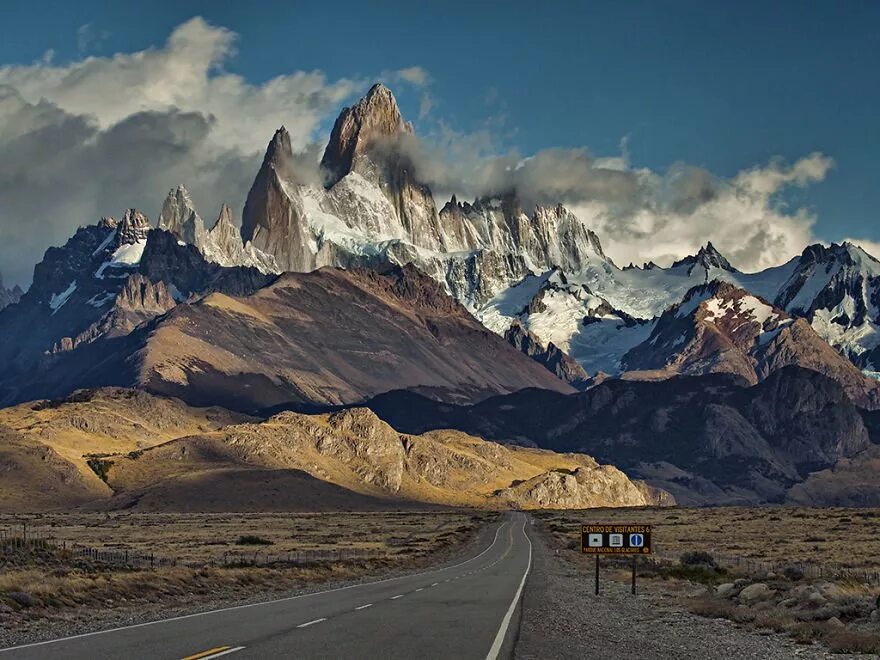 И является популярным среди. Гора Фицрой Аргентина. Аргентина гора Фитц Рой. Вершина Фицрой Патагония. Аргентина Анды Патагония.