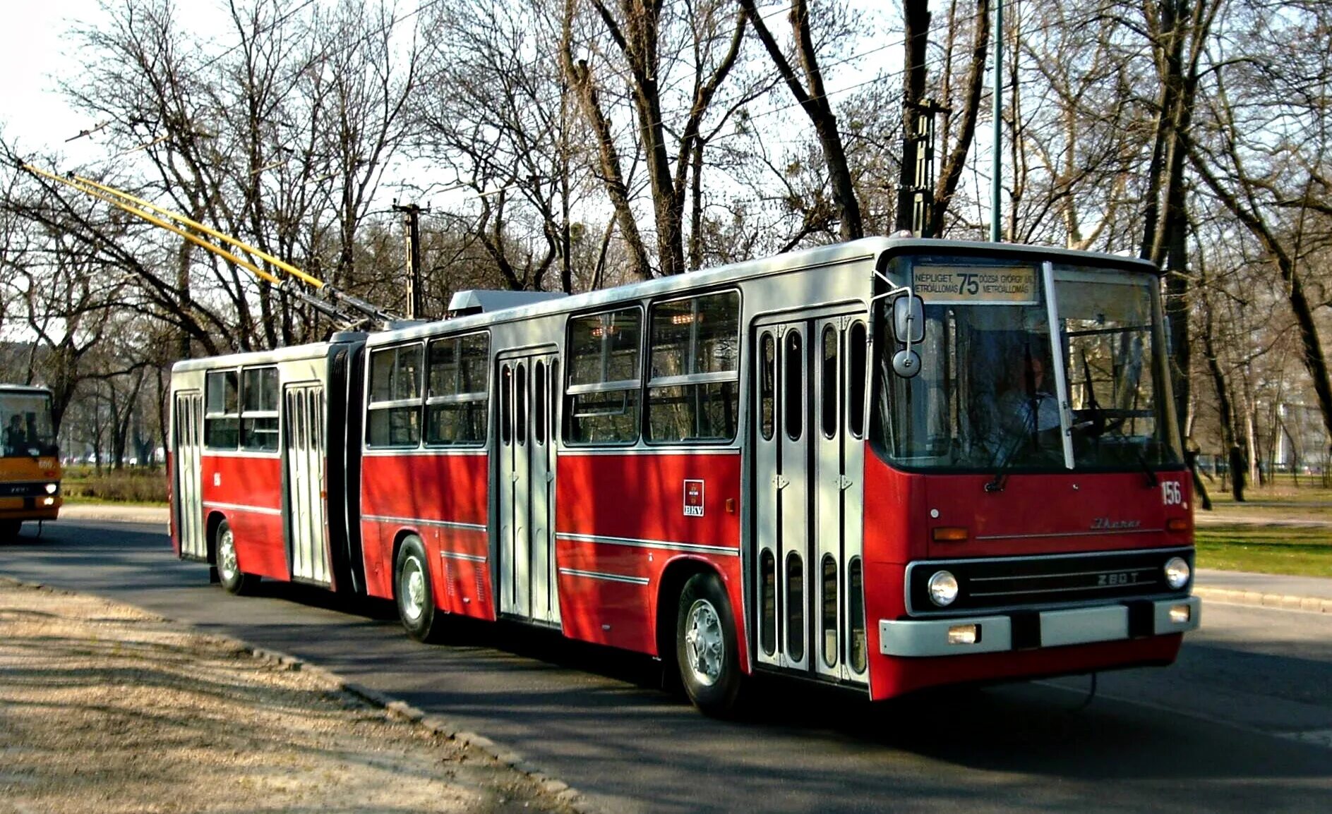 Икарус автобус мест. Троллейбус Ikarus 280t. Икарус 280т. Икарус 250 гармошка. Ikarus 280t.