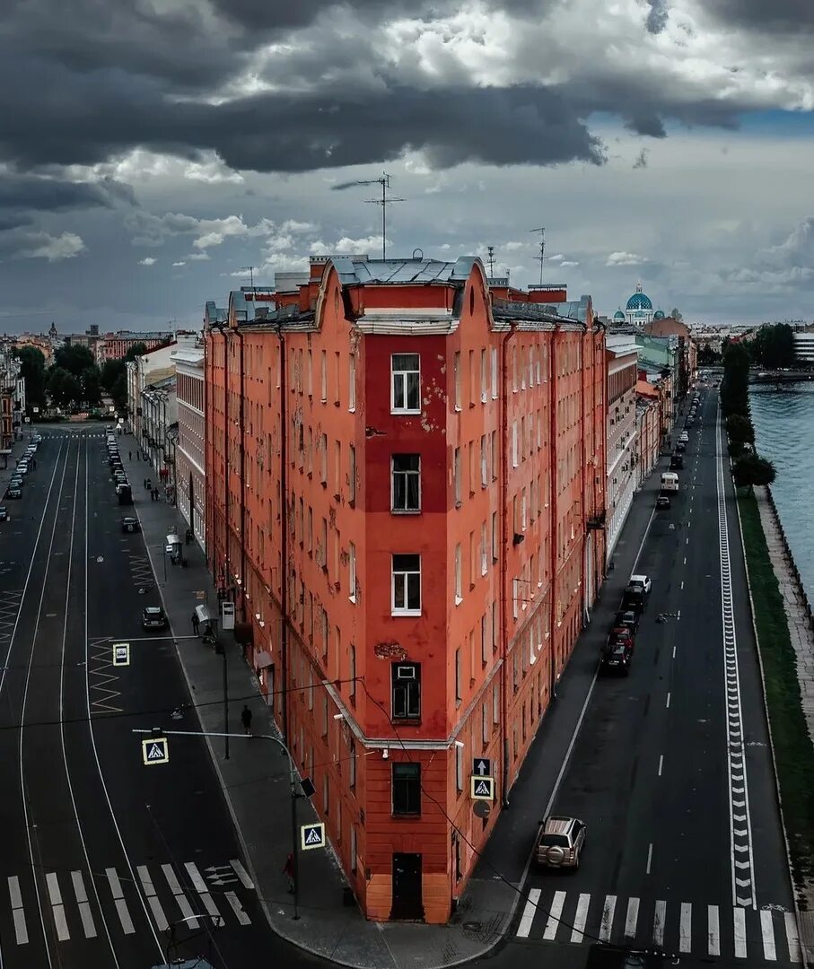 Плоский дом на боровой улице питер. Дом утюг в санкт петербурге. Набережная фонтанки 199 дом утюг. Дом кудрявцевой санкт петербург. Набережная фонтанки 199 дом утюг.