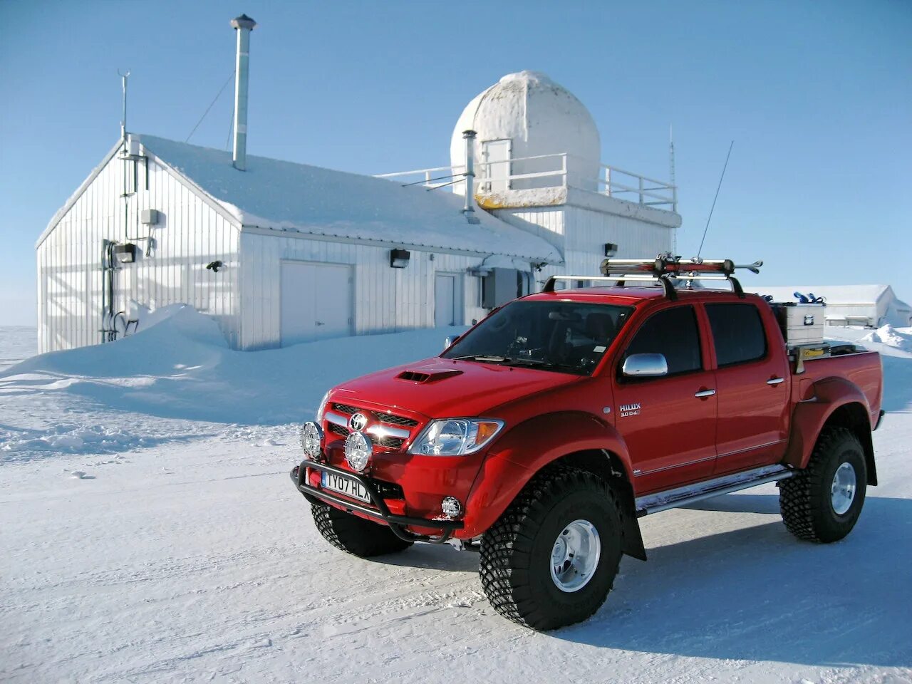 Гир пикап. Тойота Хайлюкс Арктика. Toyota Hilux Arctic Trucks. 2007 Toyota Hilux Arctic Trucks at38. Toyota Hilux Arctic Trucks at38.