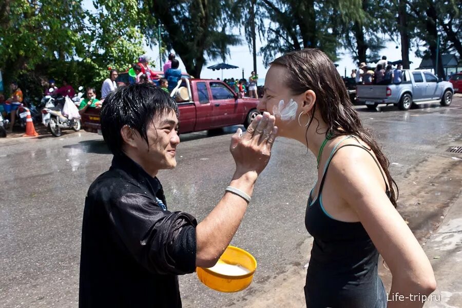 Songkran (Сонгкран) в Таиланде. Тайский новый год Сонгкран. Сонгкран в Тайланде 2023. Новый год в Тайланде обливание водой.