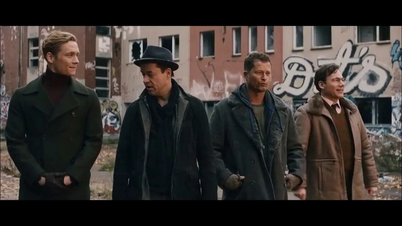 Четверо против банка. 4 против 20. Маттиас швайгхёфер четверо против банка. 4 против банка трейлер. Тиль швайгер четверо против банка.