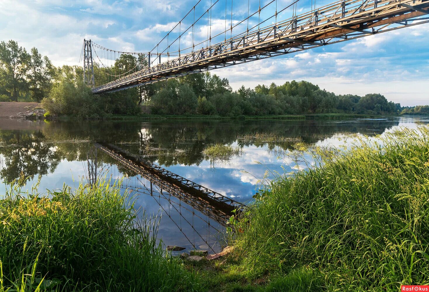 Фото: Подвесной мост. Фотограф путешественник Вячеслав Касаткин. Город. Фотосайт