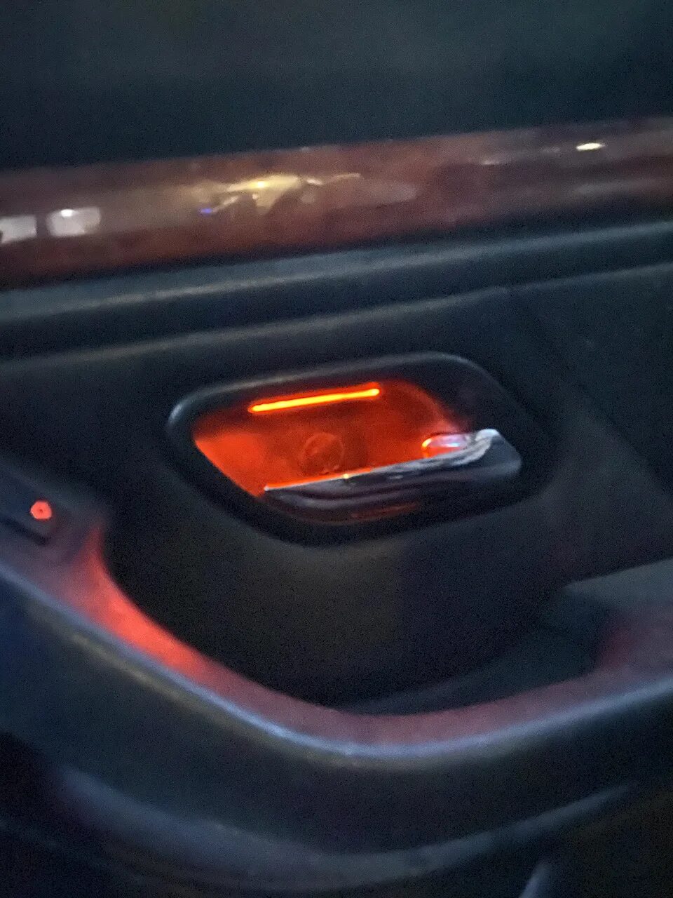 Подсветка е39. Подсветка ручек bmw e53. подсветка ручек бмв е39. подсветка ручек бмв х5 е53. бмв е39 подсветка пепельницы.
