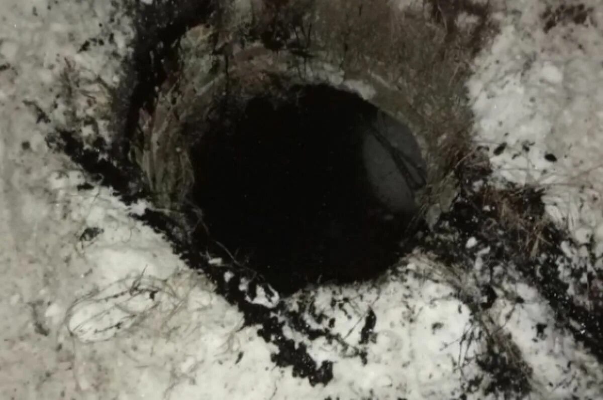 Провалы в земле в турции. Девочка и дыра в асфальте. Карстовая воронка, гватемала. Когда провалилась в ту дыру. Провал на дороге.