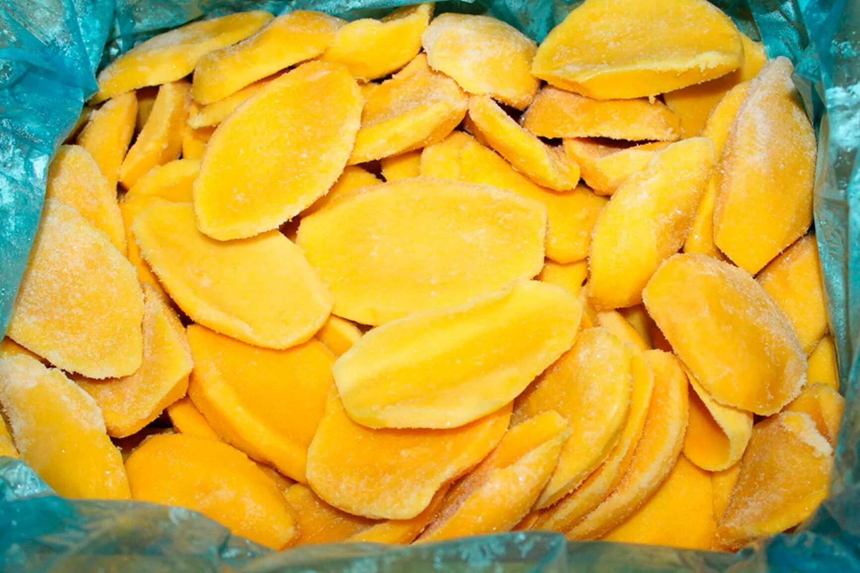 Манго слайсы замороженные. Тайское манго заморозка. Манго кубик замороженный. Замороженные манго что можно приготовить. Манго в холодильнике.