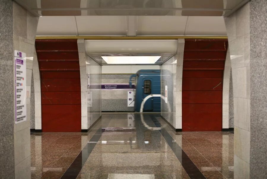 уборка метрополитена. станции метро бухарестская и международная. уборка помещений клининг. уборщица в музее. уборщик метро.