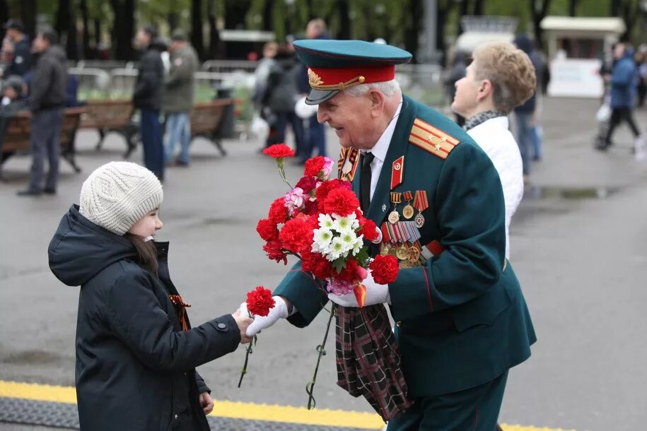 Когда поздравляют ветеранов