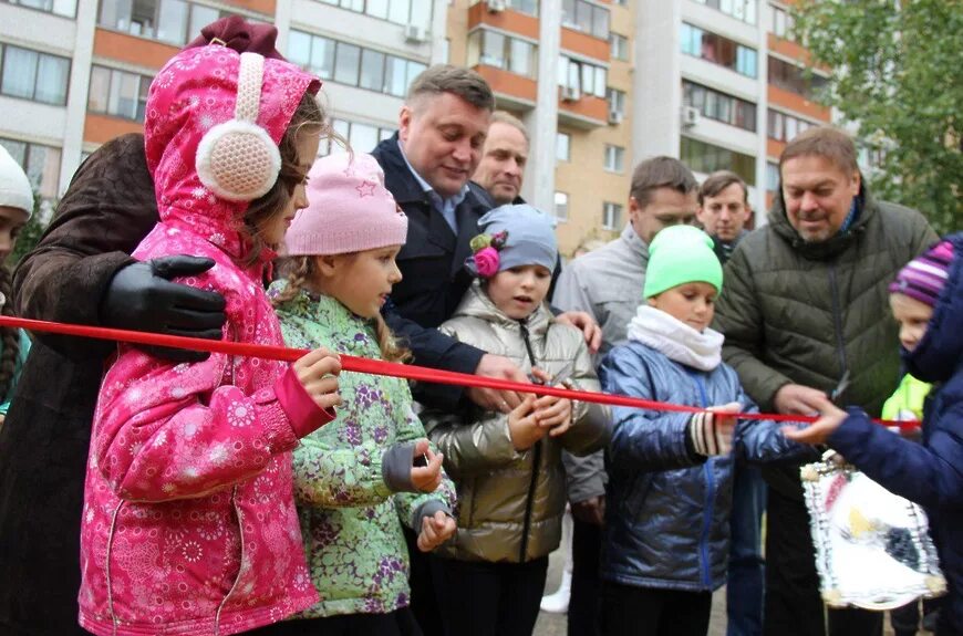 Город дубна наукоград. Детская площадка подмосковье. Дубна новая площадка. Садик гвоздичка печора. Дубна московская область ребенок.