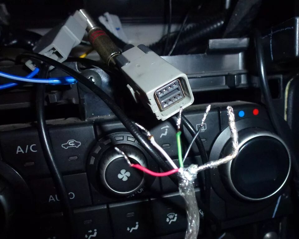 Nissan Qashqai j11 USB адаптер. Nissan connect разъём мультируль. Переходник с магнитолы на USB Ниссан Кашкай j10. Yatour кабель для Ниссан Кашкай j10.