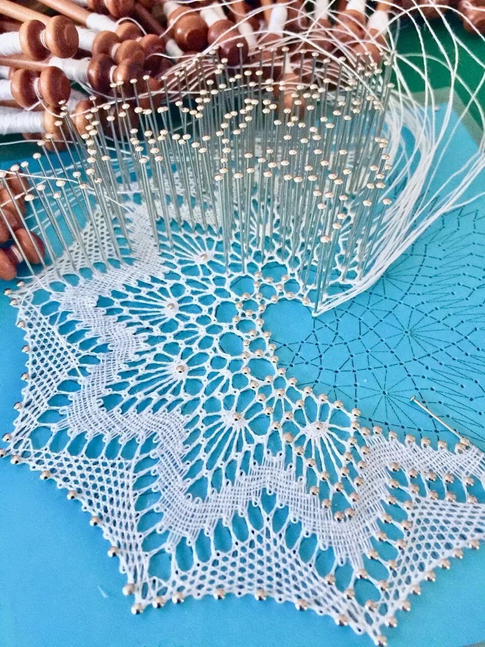 Венецианское игольное кружево. Турецкое игольное кружево ойя начинающих. Кружева иглой. Турецкое игольное кружево ойя техника. Игольное кружево фриволите.