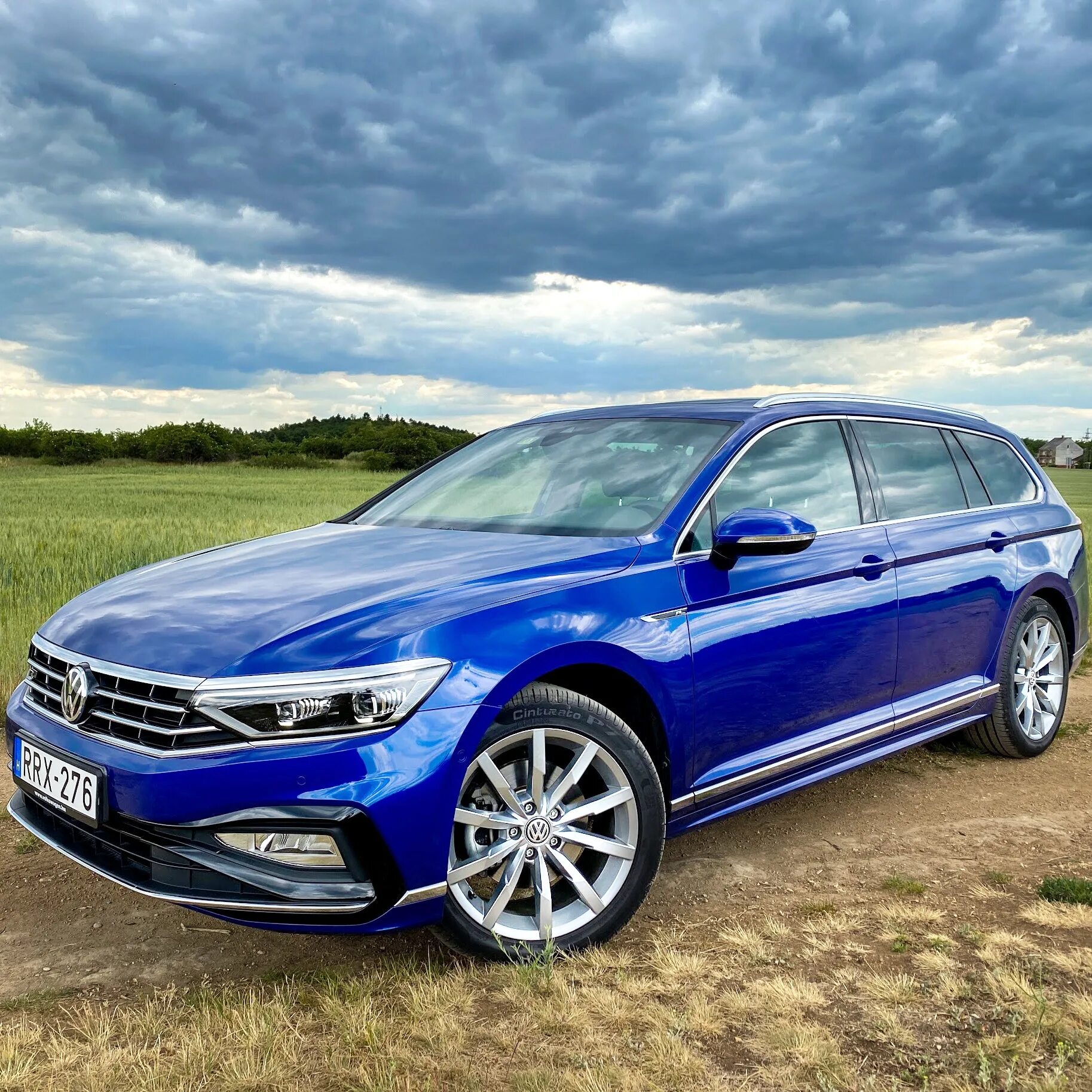 Года выпуска пассат б. Volkswagen Passat r line 2020. Пассат б8 синий. Пассат б9 универсал. VW Passat 8.5 rline.