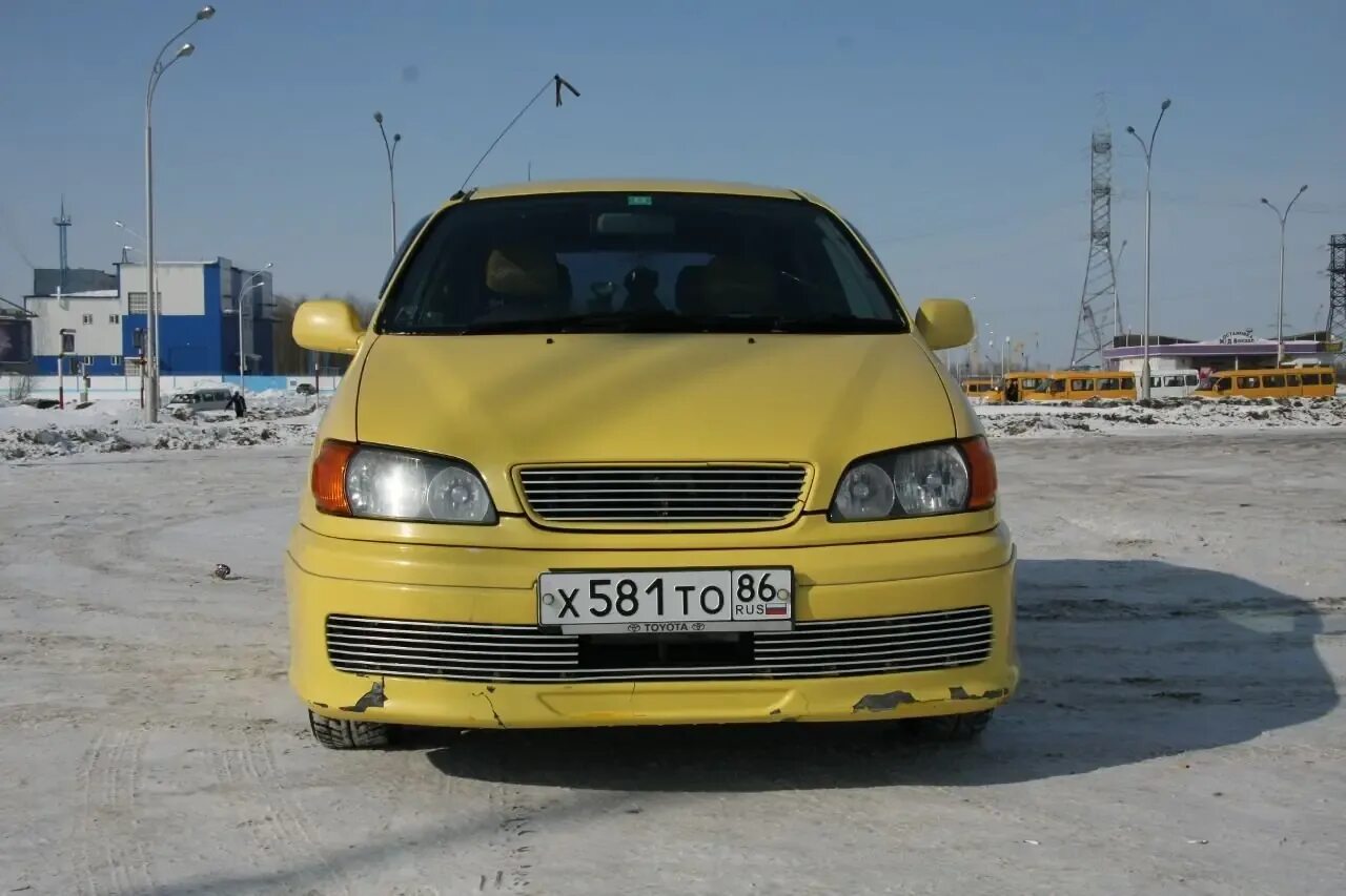Toyota ipsum 1998. Тойота Ипсум 98 года. Ipsum 1998 желтый. Тойота Ипсум желтая.