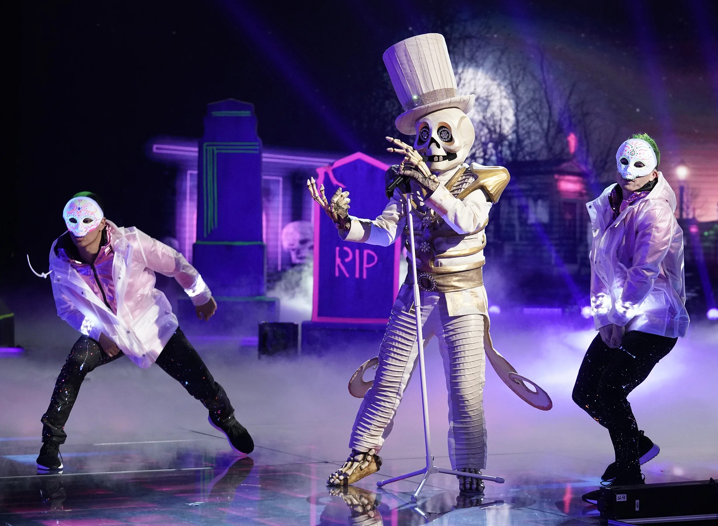 Шоу "the masked singer" -2020. Шоу маска костюмы. Костюм маска. Стоянов в шоу маска. Шоу маска костюмы.